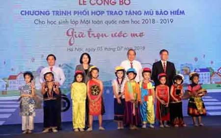 Phó Thủ tướng Thường trực dự công bố Chương trình tặng MBH cho học sinh lớp một
